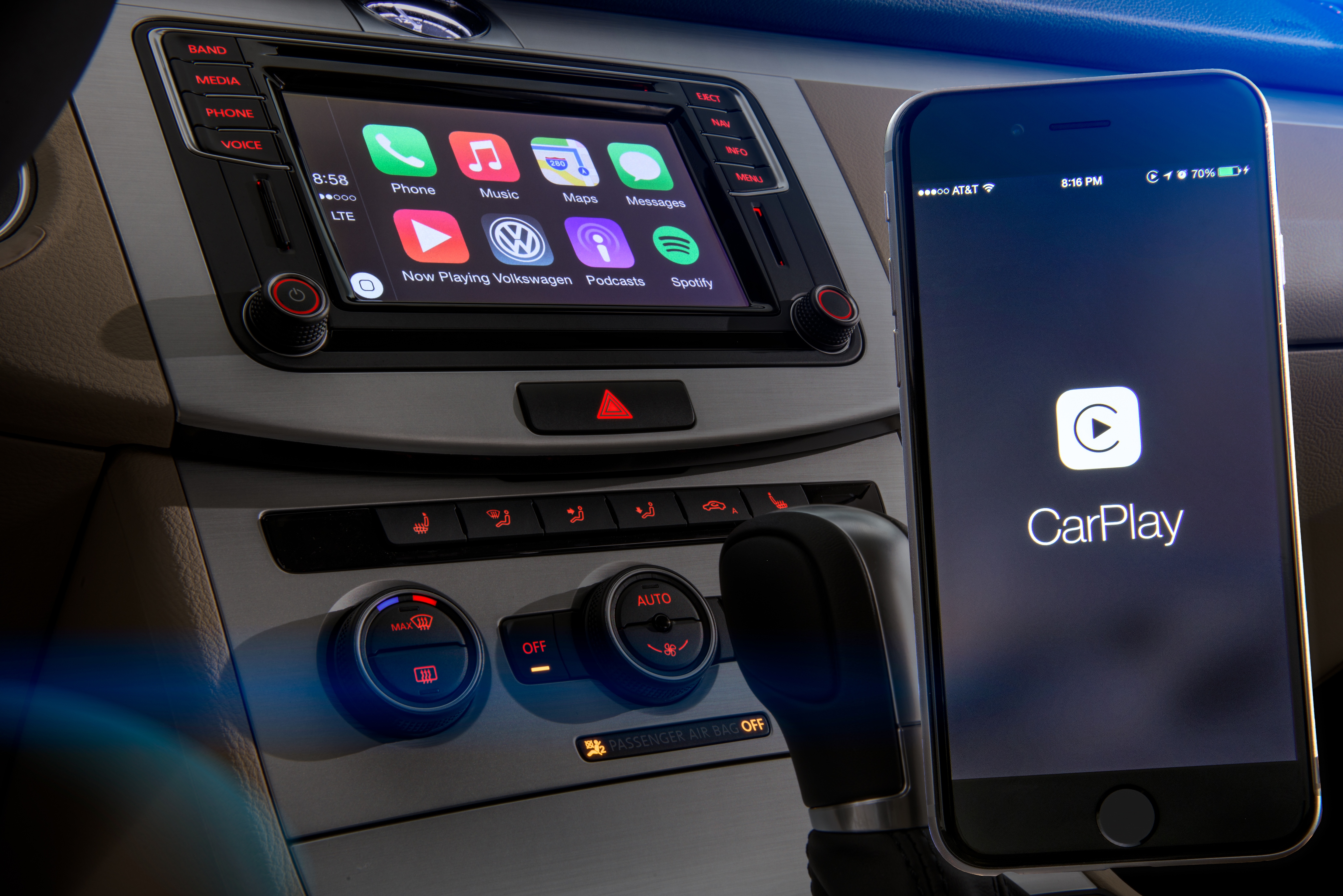 Volkswagen carplay. Apple CARPLAY. Apple CARPLAY мультимедиа. Беспроводной Apple CARPLAY. Apple CARPLAY Toyota rav4 2018.